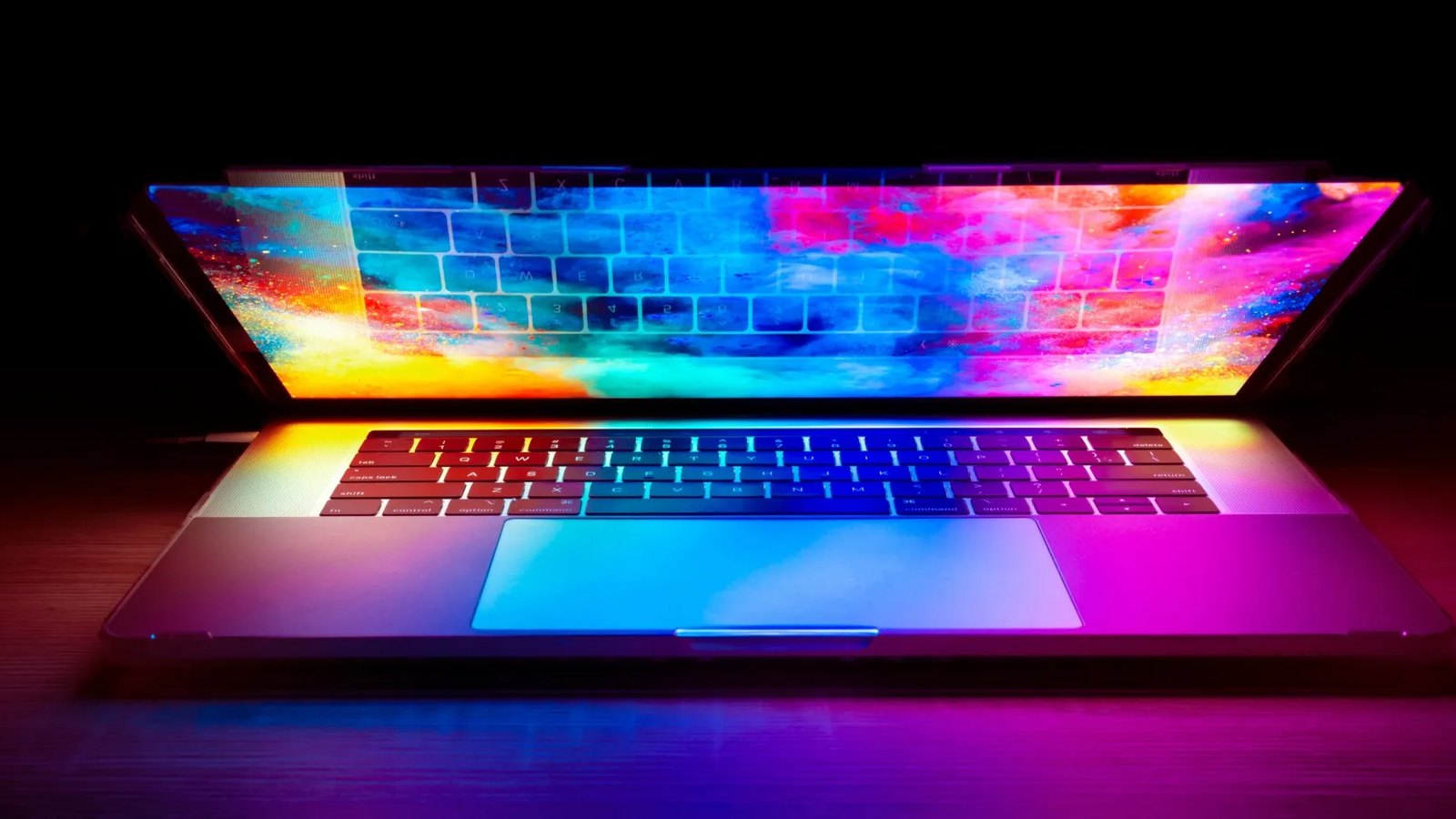 MacBook Ultra 传出发布时间与 OLED 屏幕新消息 MacBook Ultra 传出发布时间与 OLED 屏幕新消息