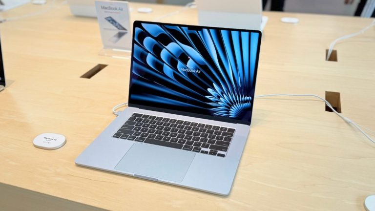 MacBook Air 一机难求：AI 引发内存危机，苹果涨价后依然缺货