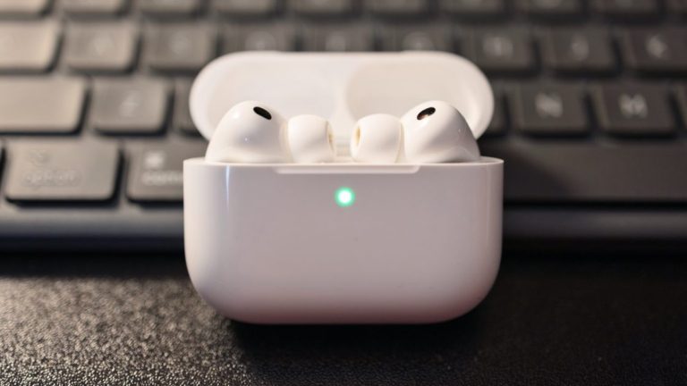 带摄像头的 AirPods 来了：高配版推到 2027，神秘 B790 最快 9 月亮相
