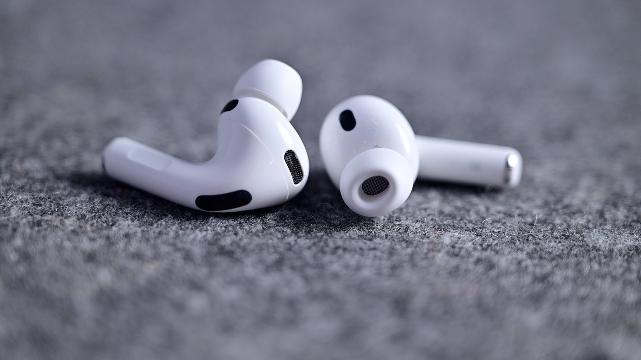 AirPods Pro 充电盒与耳机