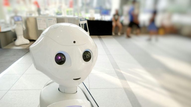 美国人涌向 AI 找朋友，Siri AI 却被苹果设定为拒绝暧昧