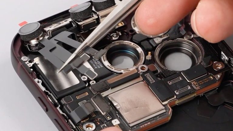 iPhone 18 Pro 首拆：电池更大 均热板扩大