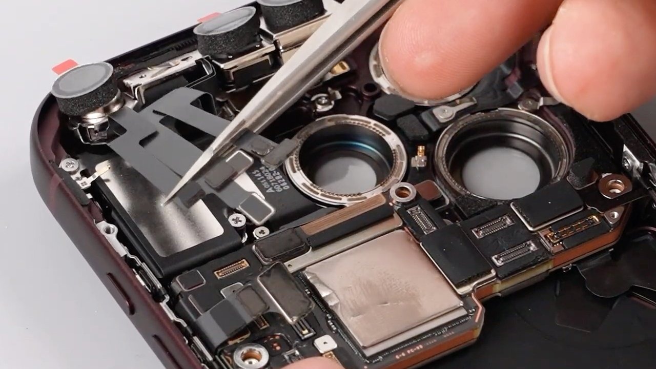 iPhone 18 Pro 拆解正面