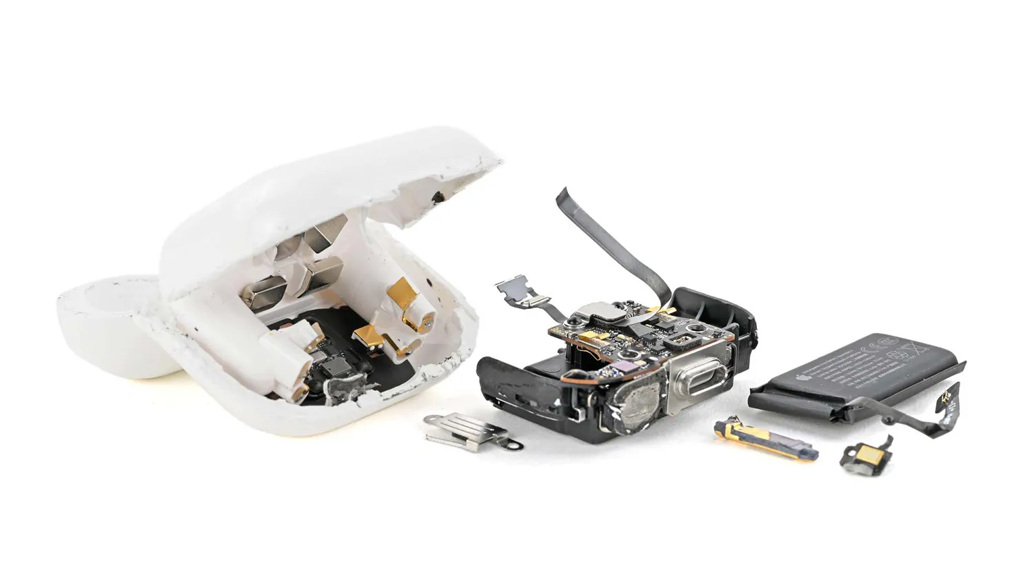 iFixit 拆解 AirPods 5 的实拍图