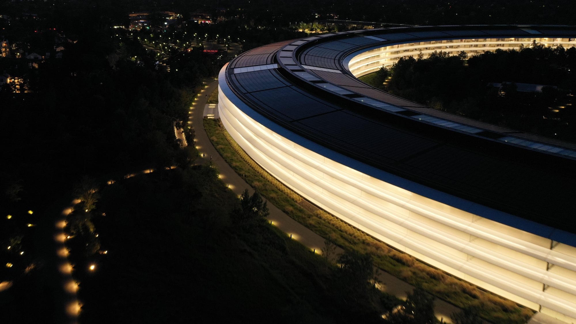 苹果总部 Apple Park 夜景