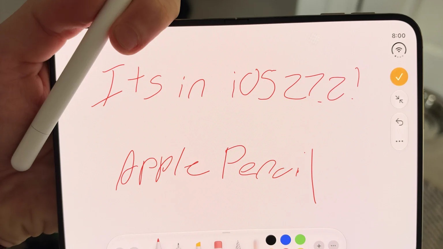iPhone Duo 展开内屏并配合 Apple Pencil 使用